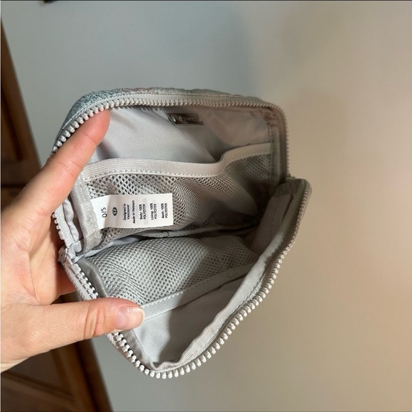 NWT Lululemon everywhere belt bag 1L - Picture 12 of 12